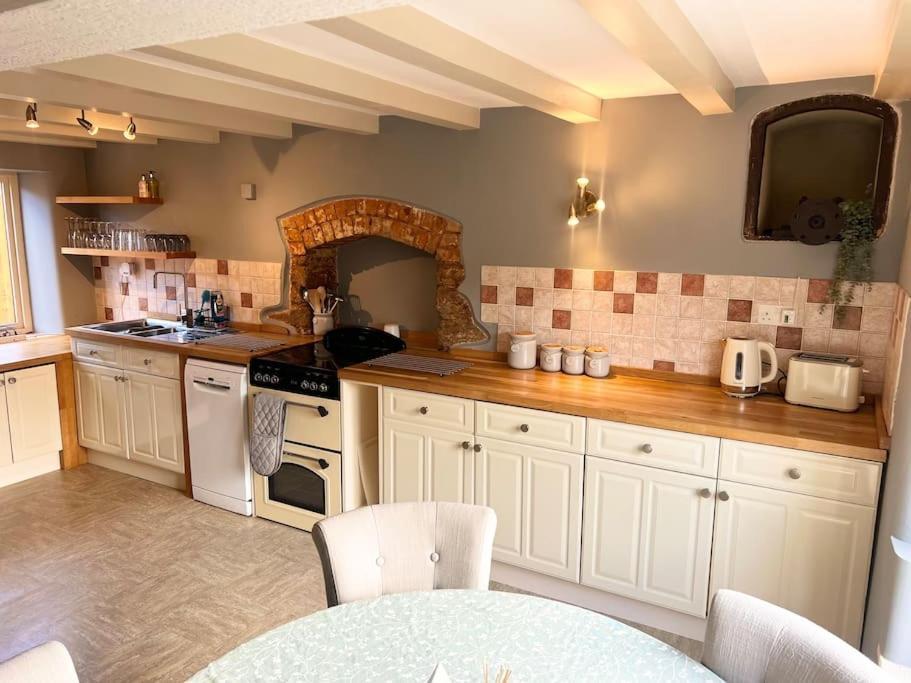 Countryside Converted Barn With Hot Tub Holiday home