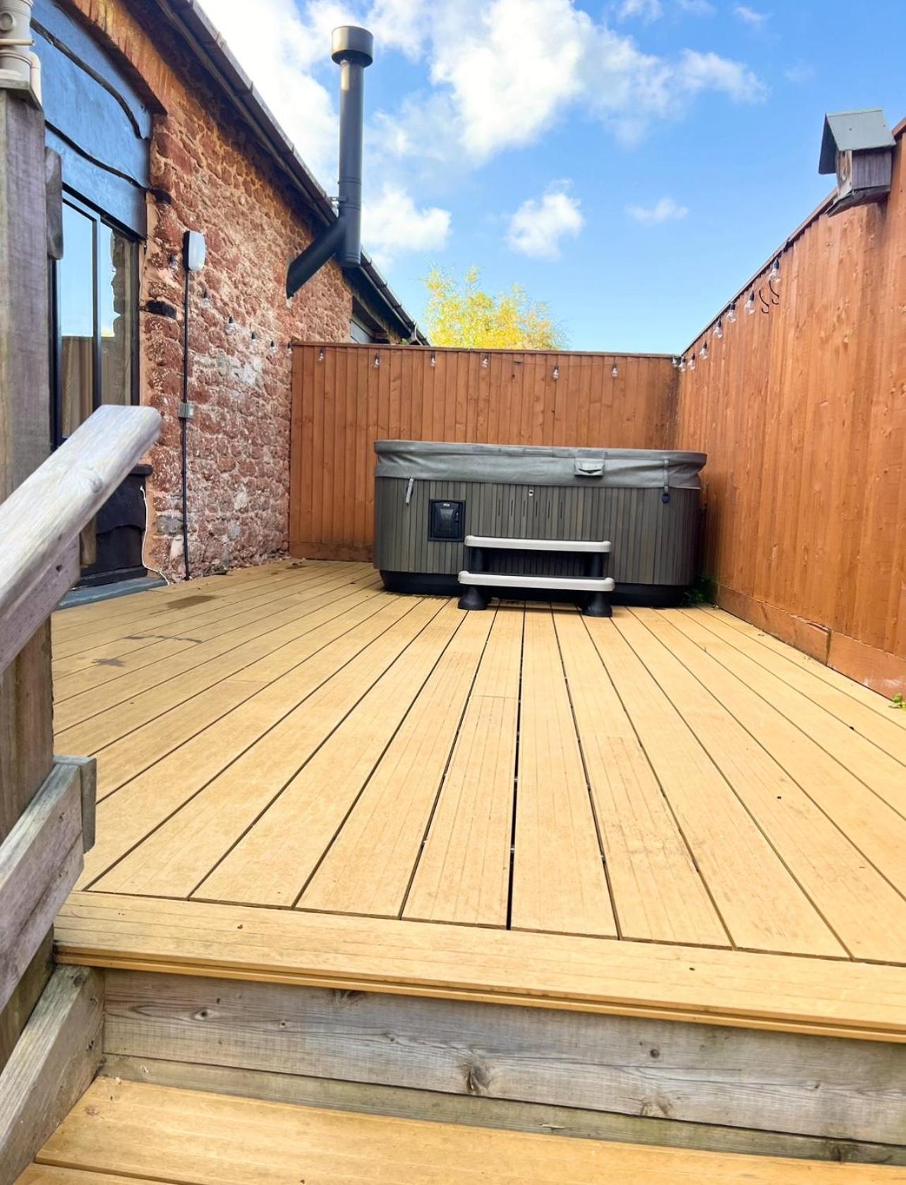 Countryside Converted Barn With Hot Tub Holiday home